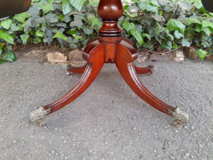 A Late 19th Century Circa 1880 Victorian Mahogany and Rosewood Pembroke Library Table with a Pair of Drawers On Castors - Image 9