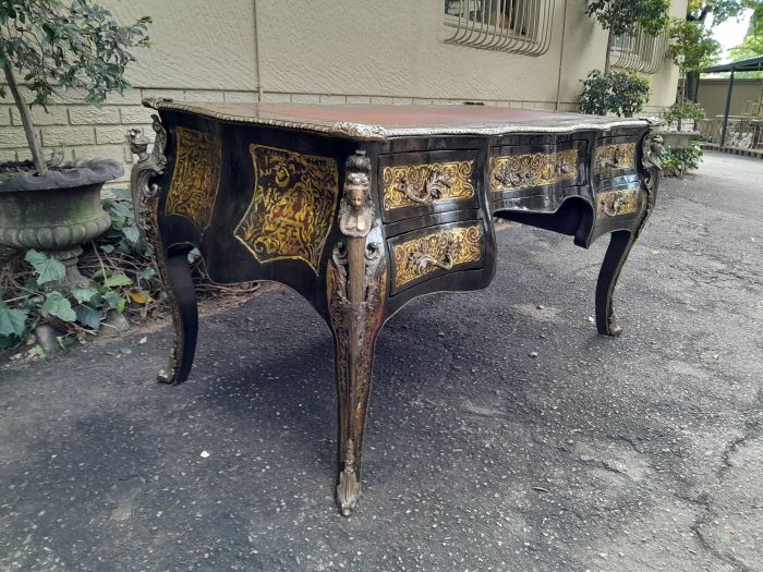 A 19th Century Circa 1850 French Louis XV-style Napoleon III Period Boulle Marquetry Bureau Plat with Burgandy Leather Writing Surface and Drawers ND - Image 5