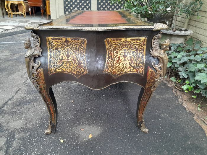 A 19th Century Circa 1850 French Louis XV-style Napoleon III Period Boulle Marquetry Bureau Plat with Burgandy Leather Writing Surface and Drawers ND - Image 7