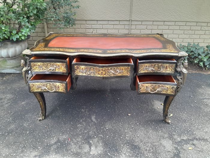 A 19th Century Circa 1850 French Louis XV-style Napoleon III Period Boulle Marquetry Bureau Plat with Burgandy Leather Writing Surface and Drawers ND - Image 9