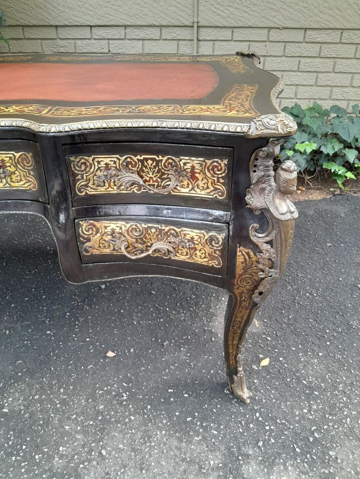 A 19th Century Circa 1850 French Louis XV-style Napoleon III Period Boulle Marquetry Bureau Plat with Burgandy Leather Writing Surface and Drawers ND - Image 10