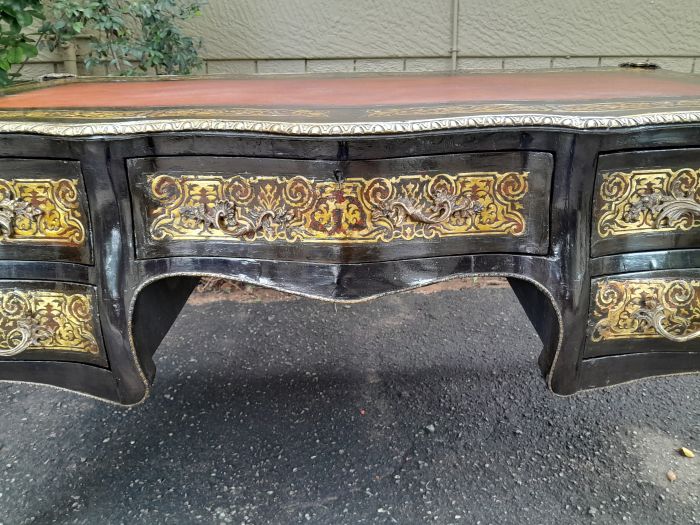 A 19th Century Circa 1850 French Louis XV-style Napoleon III Period Boulle Marquetry Bureau Plat with Burgandy Leather Writing Surface and Drawers ND - Image 12