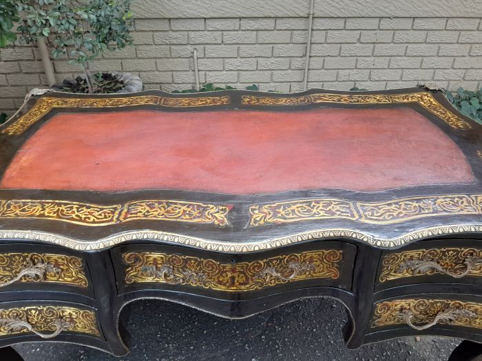 A 19th Century Circa 1850 French Louis XV-style Napoleon III Period Boulle Marquetry Bureau Plat with Burgandy Leather Writing Surface and Drawers ND - Image 13