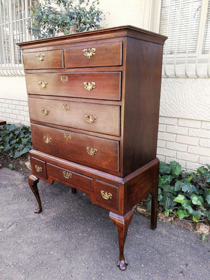 An Early Victorian Oak Tallboy Chest On Chest With Original Brass-Cut Escutcheons And Lock-Plates With Key - Image 3