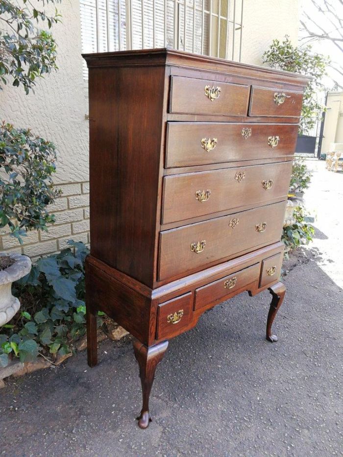 An Early Victorian Oak Tallboy Chest On Chest With Original Brass-Cut Escutcheons And Lock-Plates With Key - Image 4