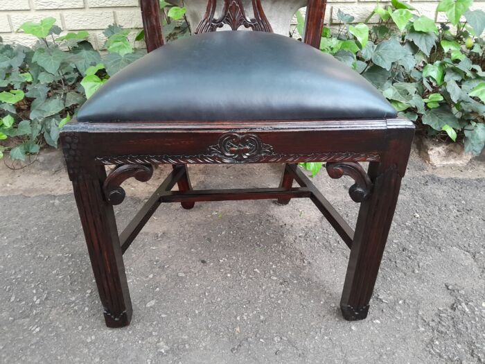 A 20th Century Set of Ten English Mahogany Chippendale Style Chairs with Leather Upholstered Seats - Image 11