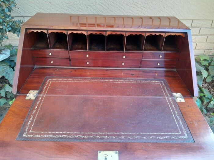 A Historic Circa 1800  Antique - George III Mahogany Bureau, Provenance: Ravenswood - A Heritage house in Cape Town - Image 7