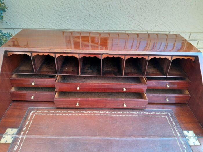 A Historic Circa 1800  Antique - George III Mahogany Bureau, Provenance: Ravenswood - A Heritage house in Cape Town - Image 8