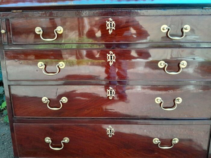 A Historic Circa 1800  Antique - George III Mahogany Bureau, Provenance: Ravenswood - A Heritage house in Cape Town - Image 9
