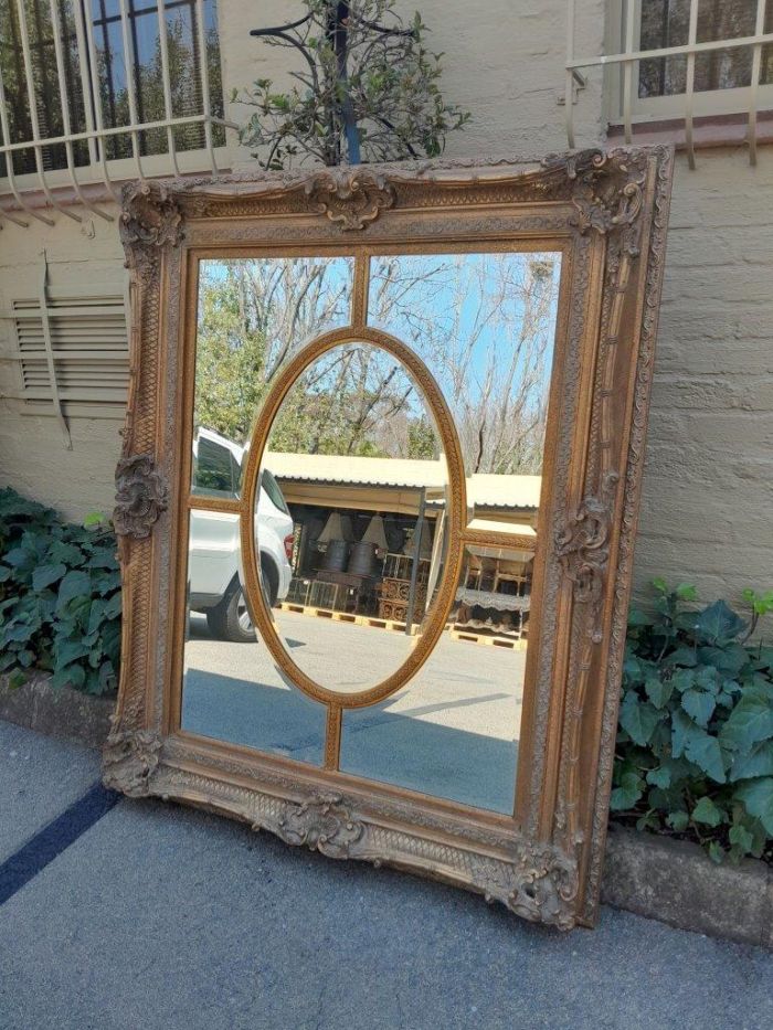 A Large and Heavily Carved Giltwood Bevelled Mirror - Image 3