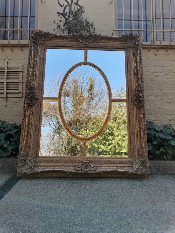 A Large and Heavily Carved Giltwood Bevelled Mirror - Image 4
