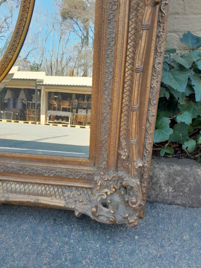 A Large and Heavily Carved Giltwood Bevelled Mirror - Image 5