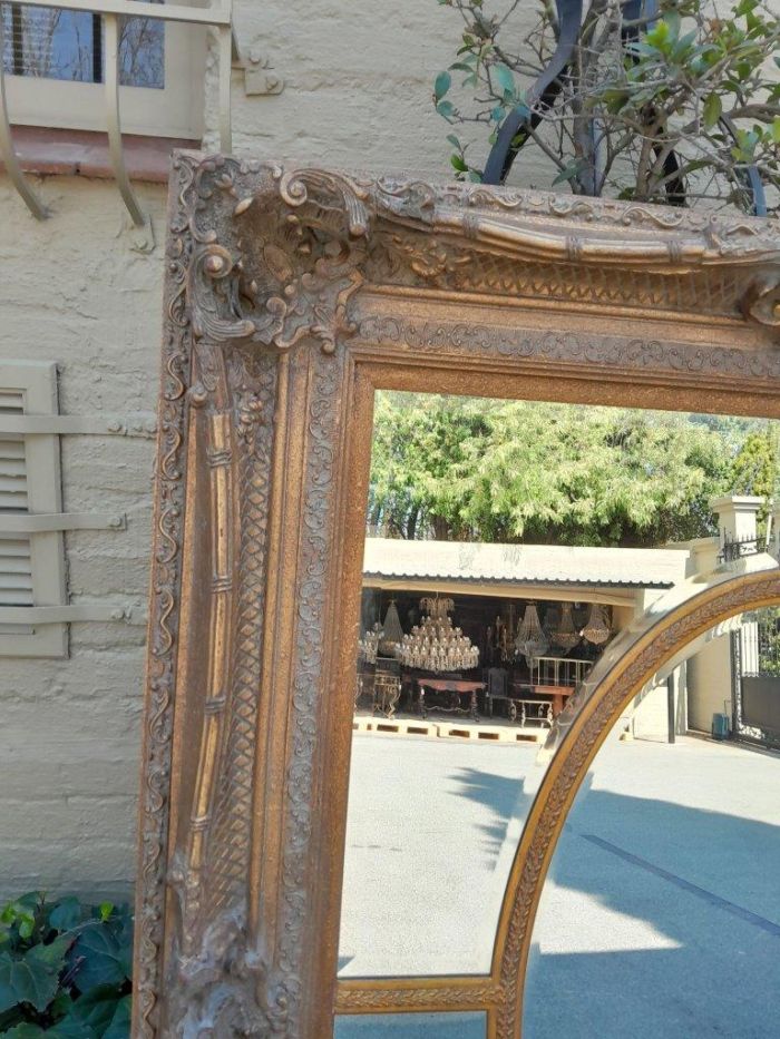A Large and Heavily Carved Giltwood Bevelled Mirror - Image 6