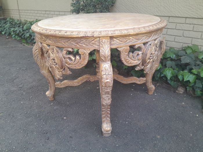 A 20th Century French Style Carved and Hand Gilded Side Table with Marble Top - Image 4