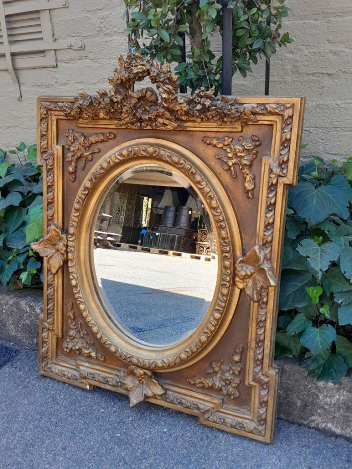A 20th Century French Style Ornately Carved and Gilded Bevelled Mirror - Image 3