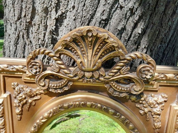 A 20th Century French Style Ornately Carved and Gilded Bevelled Mirror - Image 4