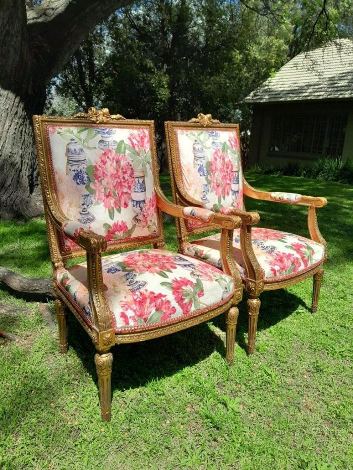 A Pair of 20th Century French Louis XVI Styled Ornately Carved and Gilded Fautelli Chairs - Image 4