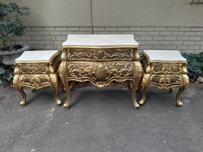 A Set of French Rococo Style Ornately Carved and Gilded Chest of Drawers and Pair of Side Tables with Marble Top - Image 3