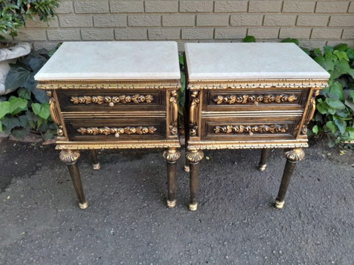 A Pair of French Style Ornately Carved Giltwood Pedestals / Side Tables with Cream Marble Tops - Image 2