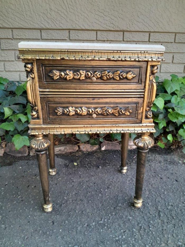 A Pair of French Style Ornately Carved Giltwood Pedestals / Side Tables with Cream Marble Tops - Image 5