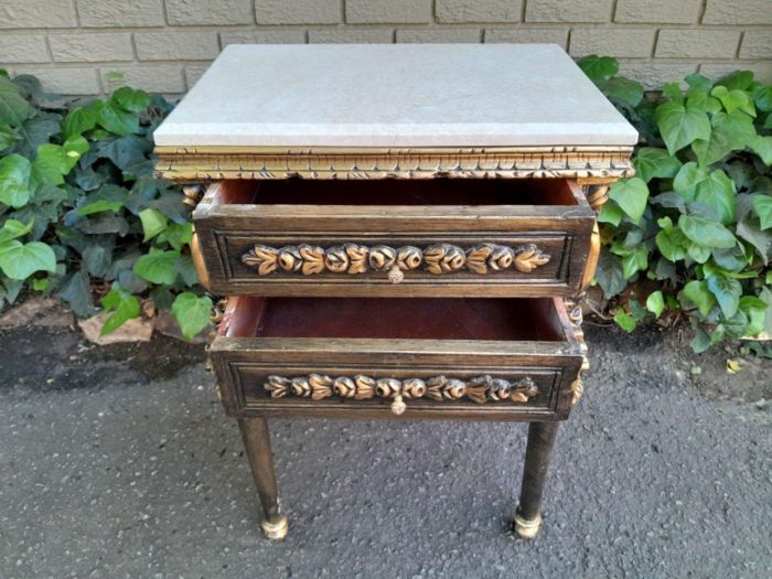 A Pair of French Style Ornately Carved Giltwood Pedestals / Side Tables with Cream Marble Tops - Image 7