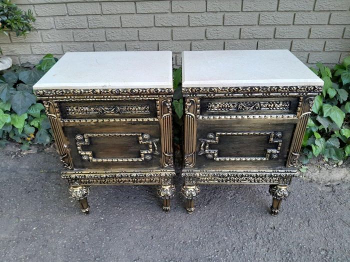 A Pair of French Style Ornately Carved Giltwood Pedestals/Side Tables with Cream Marble Tops - Image 3