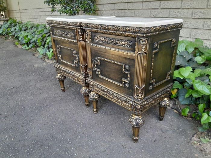 A Pair of French Style Ornately Carved Giltwood Pedestals/Side Tables with Cream Marble Tops - Image 4