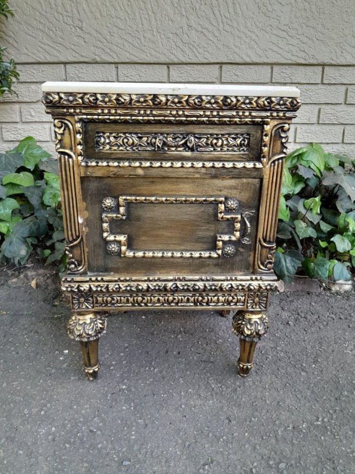 A Pair of French Style Ornately Carved Giltwood Pedestals/Side Tables with Cream Marble Tops - Image 5