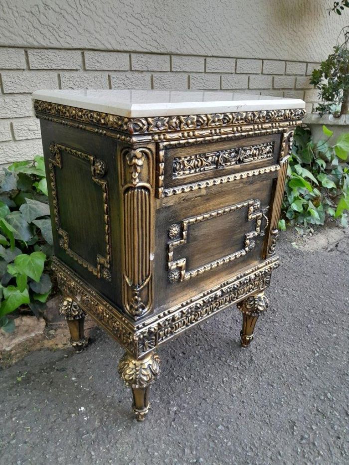 A Pair of French Style Ornately Carved Giltwood Pedestals/Side Tables with Cream Marble Tops - Image 6