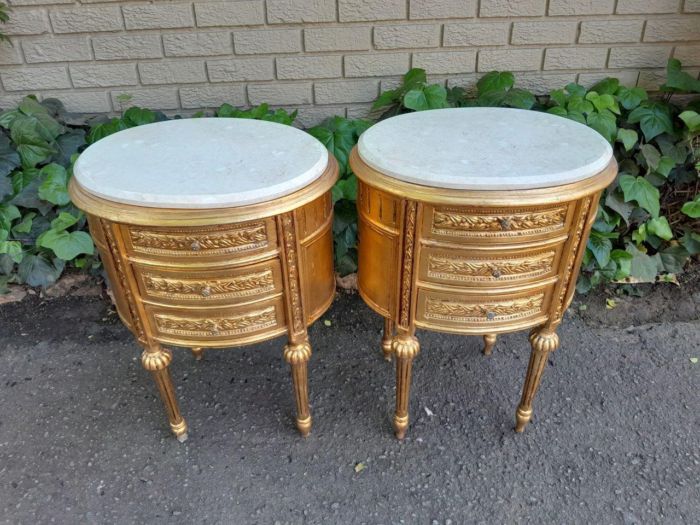 A Pair of French Style Hand-Gilded Oval Pedestals / Side Tables with Cream Marble Tops - Image 3