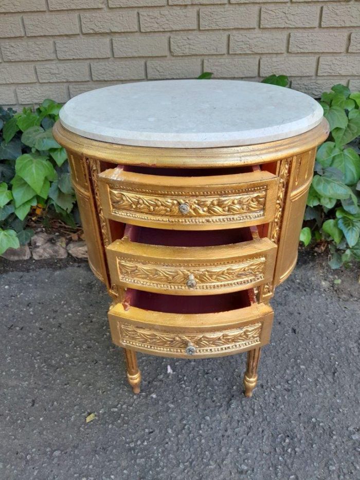 A Pair of French Style Hand-Gilded Oval Pedestals / Side Tables with Cream Marble Tops - Image 8