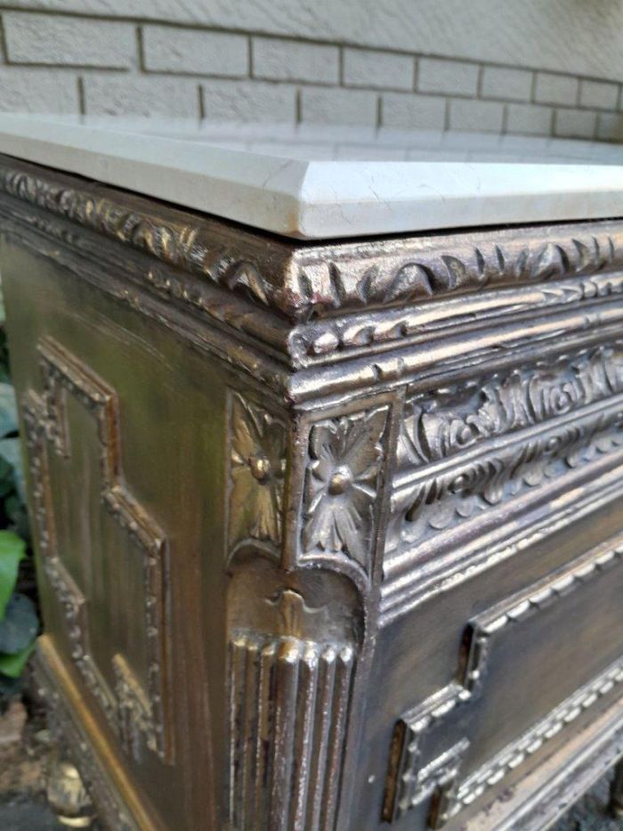 A Pair of French Style Ornately Carved Giltwood Pedestals / Side Tables with Cream Marble Tops - Image 9