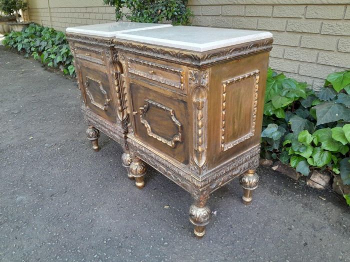 A Pair of French Style Ornately Carved Giltwood Pedestals / Side Tables with Marble Tops - Image 4