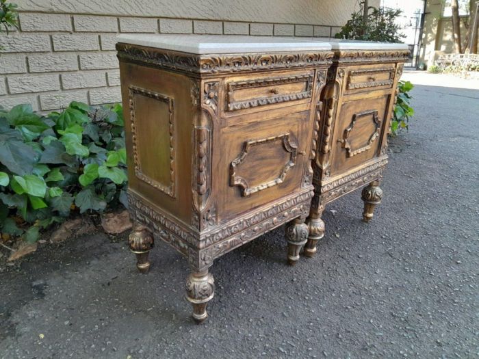 A Pair of French Style Ornately Carved Giltwood Pedestals / Side Tables with Marble Tops - Image 5