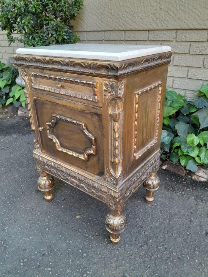 A Pair of French Style Ornately Carved Giltwood Pedestals / Side Tables with Marble Tops - Image 7