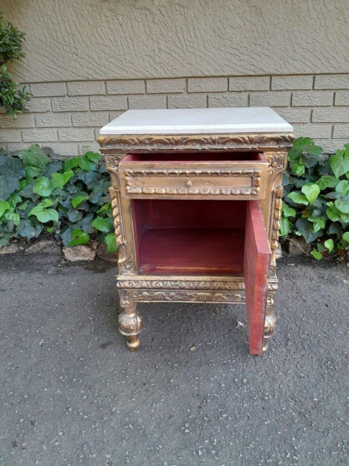 A Pair of French Style Ornately Carved Giltwood Pedestals / Side Tables with Marble Tops - Image 9