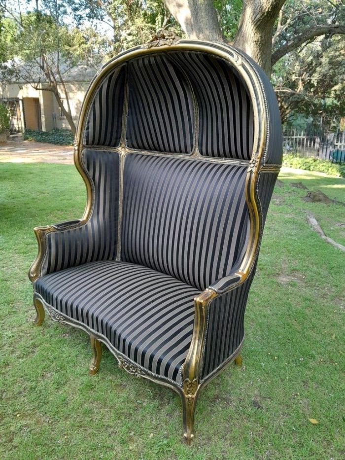 A French Style Carved and Gilded Wooden Dome / Canopy Settee (Dome Modelled on The Famous Louis XV Chair) - Image 3