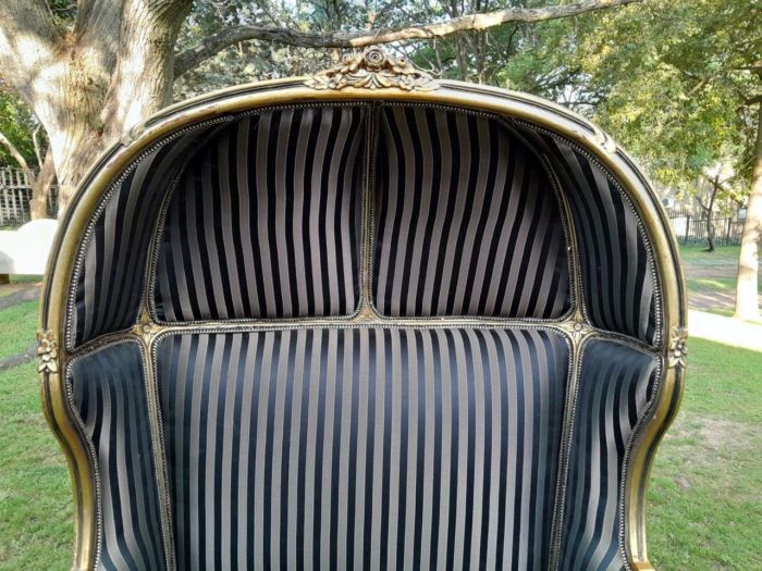 A French Style Carved and Gilded Wooden Dome / Canopy Settee (Dome Modelled on The Famous Louis XV Chair) - Image 4