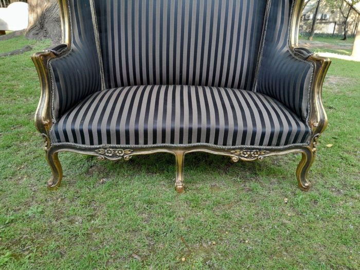 A French Style Carved and Gilded Wooden Dome / Canopy Settee (Dome Modelled on The Famous Louis XV Chair) - Image 5