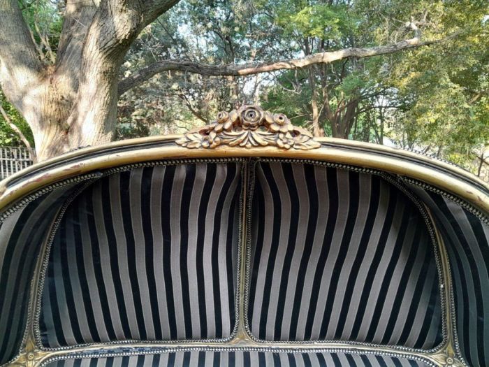 A French Style Carved and Gilded Wooden Dome / Canopy Settee (Dome Modelled on The Famous Louis XV Chair) - Image 6