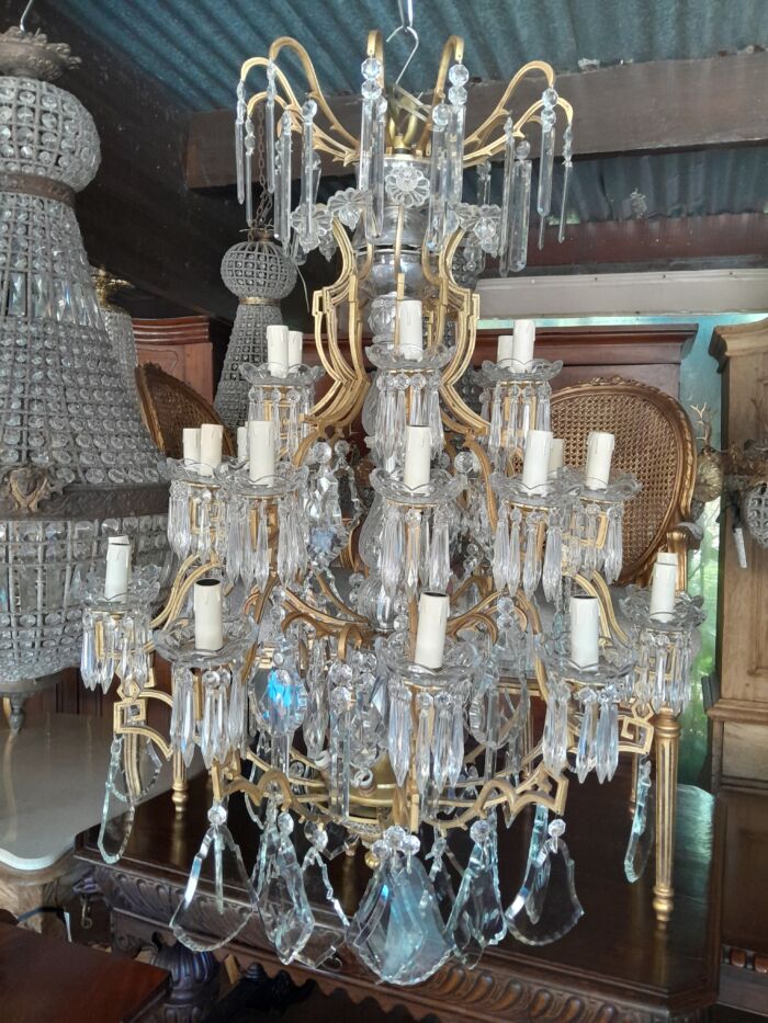 A 20th Century Large French Style Brass And Crystal Chandelier - Image 2