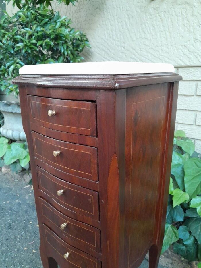 A Pair Of 20th Century French Style Walnut With Inlaid Pedestals With  Five Drawers And Cream Marble Top And Brass Handles - Image 5