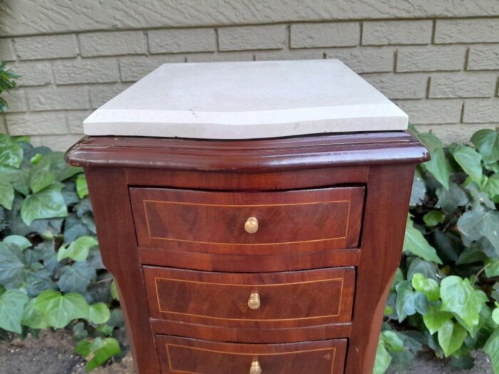 A Pair Of 20th Century French Style Walnut With Inlaid Pedestals With  Five Drawers And Cream Marble Top And Brass Handles - Image 6