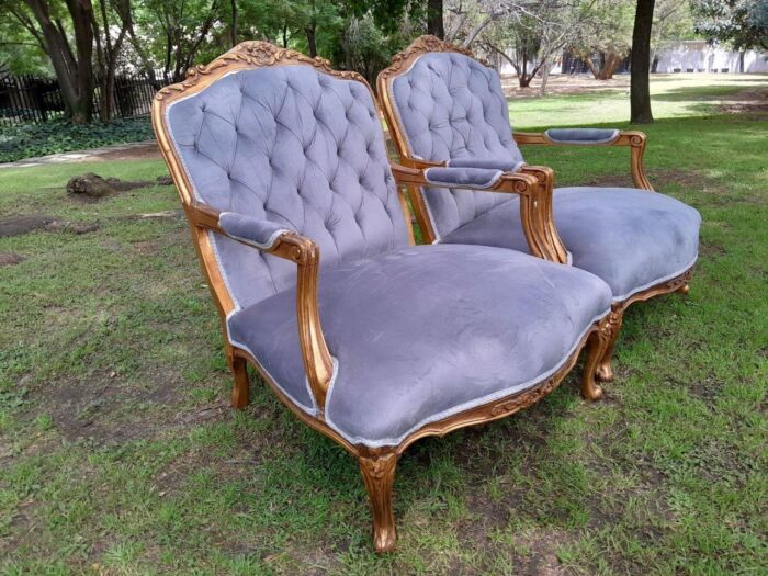 A French Style Pair Of Ornately Carved Gilt Wood Armchairs - Image 3