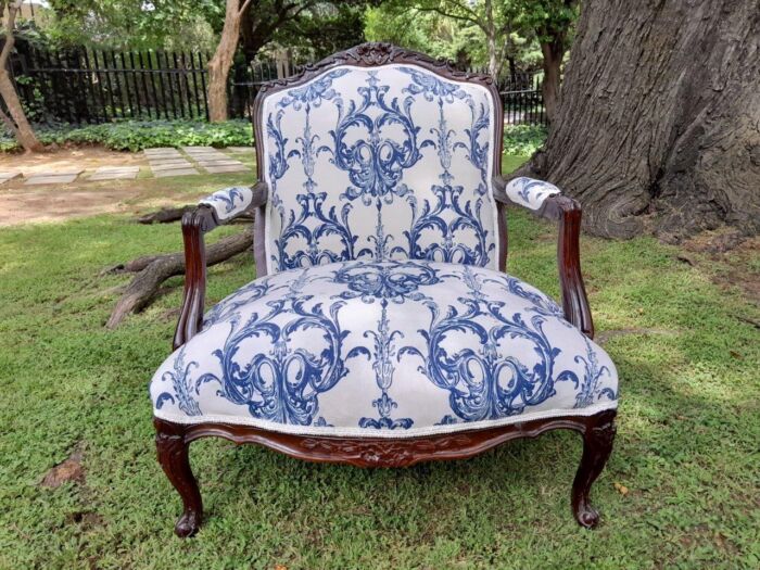 A 20th Century French Style Carved And Hand-Gilded Arm Chair With Foot-Rest - Image 4