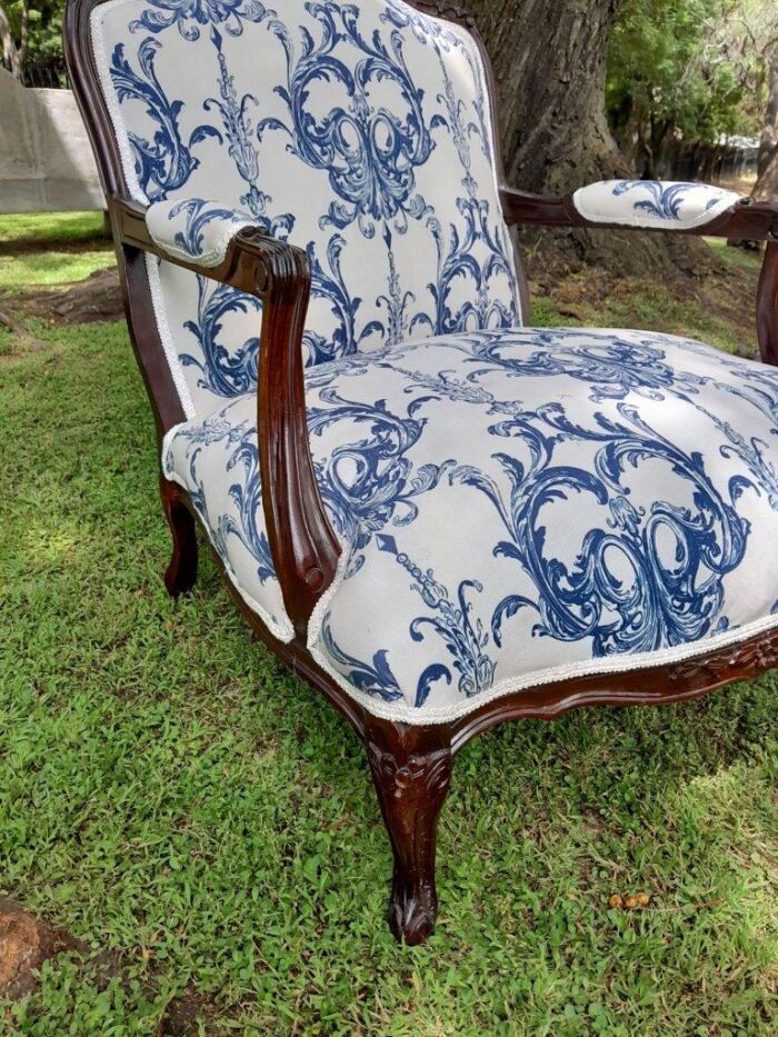 A 20th Century French Style Carved And Hand-Gilded Arm Chair With Foot-Rest - Image 5