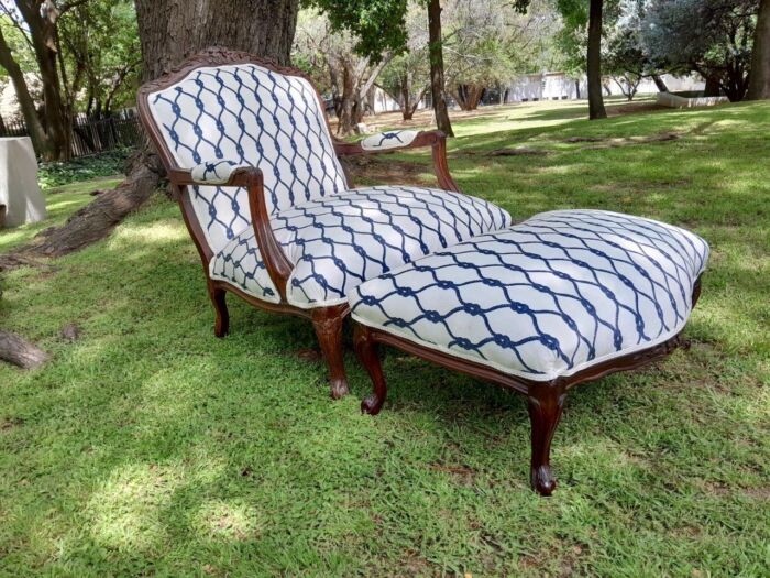 A 20th Century French Style Carved And Hand-Gilded Arm Chair With Foot-Rest - Image 10