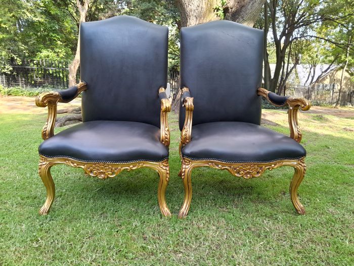 A 20TH Century Pair Of French Style Carved and Giltwood High Back Armchairs Upholstered in Leather - Image 2
