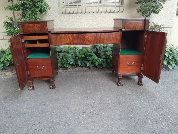 A George III Circa 1820 Mahogany / Flame Mahogany With Parcel Gild Sideboard With Two Cellarette And Lock And Key To Each Cabinet ND - Image 6