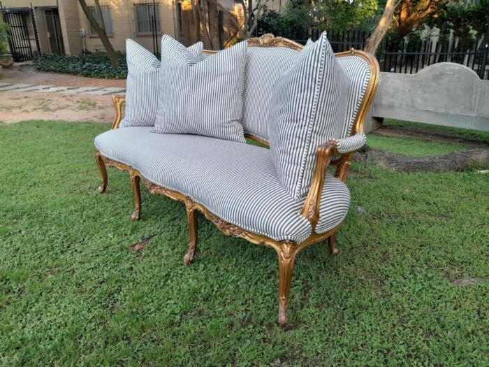 A 20th Century French Louis Xv Style Hand Gilded With Gold Leaf Settee - Image 4